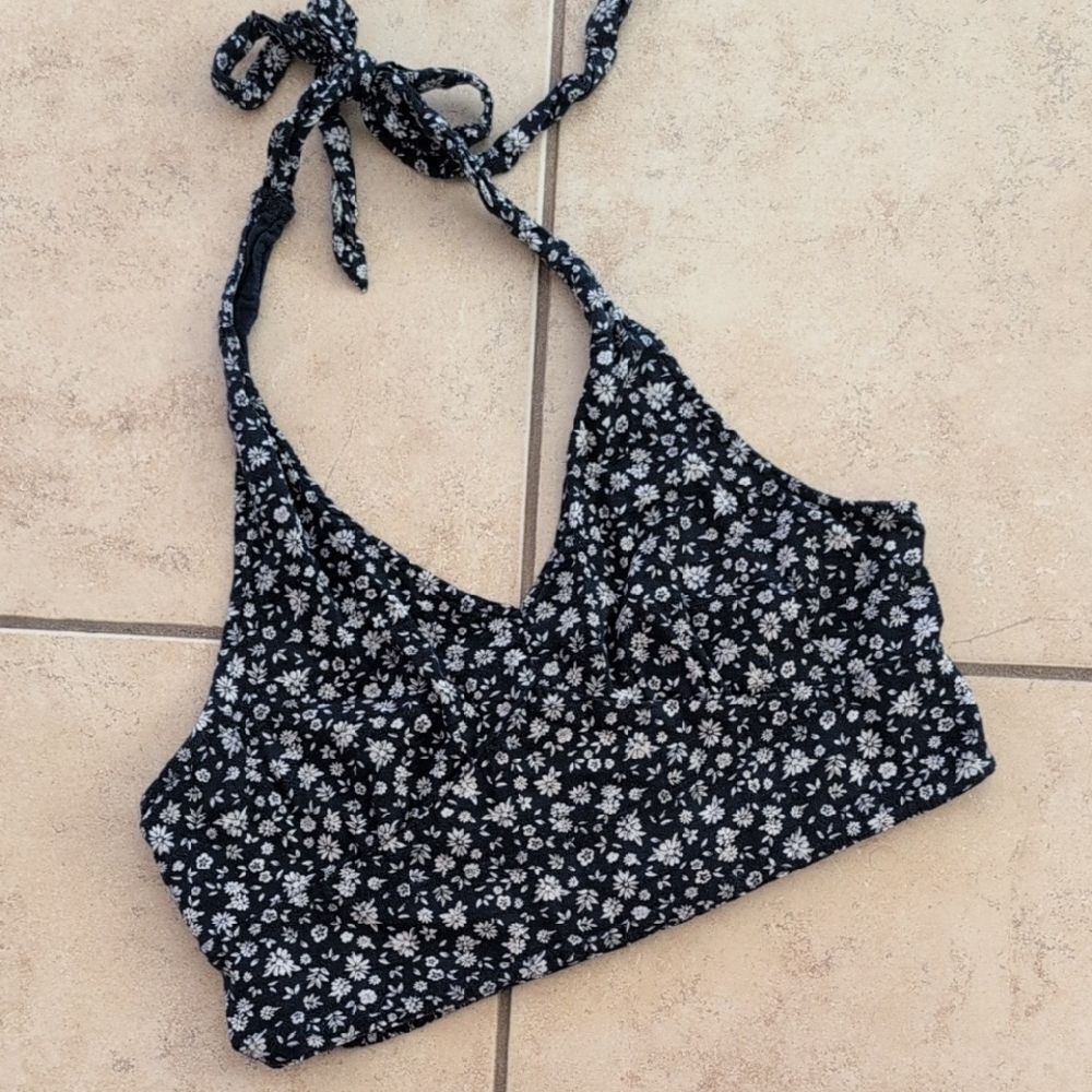 American Eagle Outfitters Navy Floral Halter Crop Top - Size M